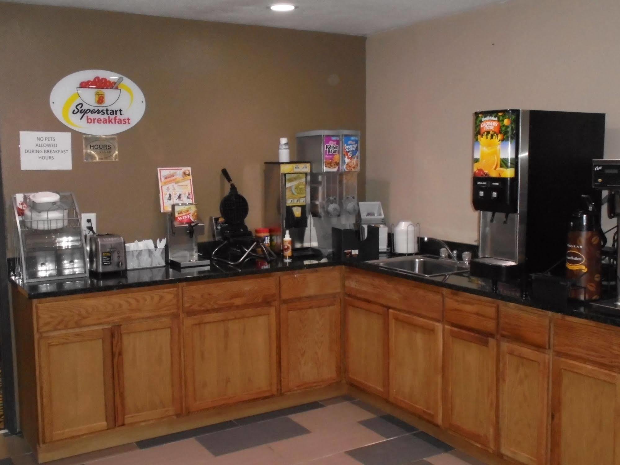 Super 8 By Wyndham Okawville Zewnętrze zdjęcie